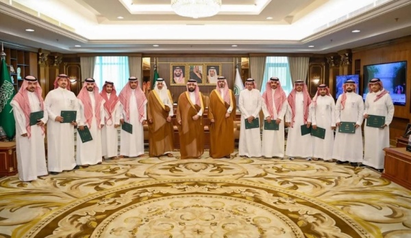 أمير منطقة جازان يستقبل فريق تقييم الأداء عبر منصة أبشر داخلية أمير منطقة جازان يستقبل فريق تقييم الأداء عبر منصة أبشر داخلية