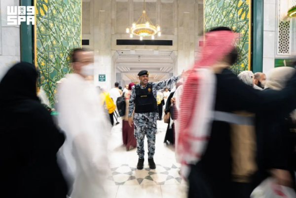 رجل الأمن السعودي مشاهد إنسانية تتكرر كل عام