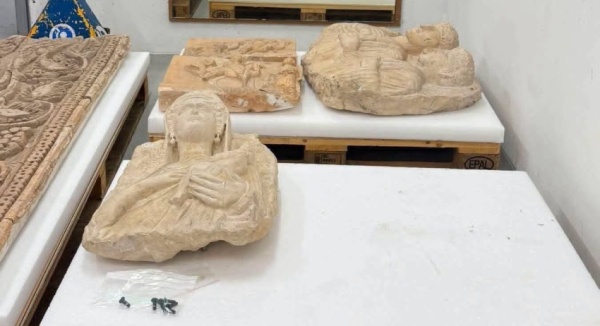 سوريا تستعيد 23 قطعة أثرية من معهد العالم العربي في باريس سوريا تستعيد 23 قطعة أثرية من معهد العالم العربي في باريس