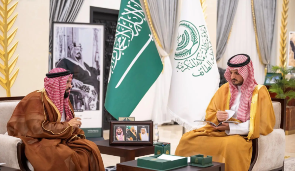 محافظ الطائف يط لع على أعمال حاضنة الجمعيات لتنمية القطاع غير الربحي محافظ الطائف يط لع على أعمال حاضنة الجمعيات لتنمية القطاع غير الربحي