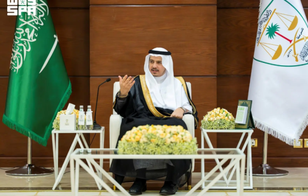 رئيس ديوان المظالم يتفقد المحكمة الإدارية بالرياض ويشيد بتطور الأداء رئيس ديوان المظالم يتفقد المحكمة الإدارية بالرياض ويشيد بتطور الأداء