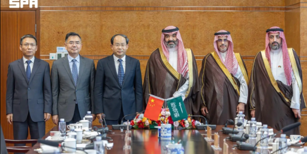 وزير الاتصالات يجتمع في الصين مع قيادات حكومية وكبرى الشركات التقنية لتعزيز الشراكات بالذكاء الاصطناعي والفضاء وزير الاتصالات يجتمع في الصين مع قيادات حكومية وكبرى الشركات التقنية لتعزيز الشراكات بالذكاء الاصطناعي والفضاء