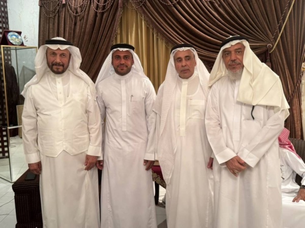 في أمسية اتسمت بالأناقة وثراء الحوار دار اللواء أنور عشقي تعز ز أواصر المحبة بين مختلف أطياف المجتمع في أمسية اتسمت بالأناقة وثراء الحوار دار اللواء أنور عشقي تعز ز أواصر المحبة بين مختلف أطياف المجتمع