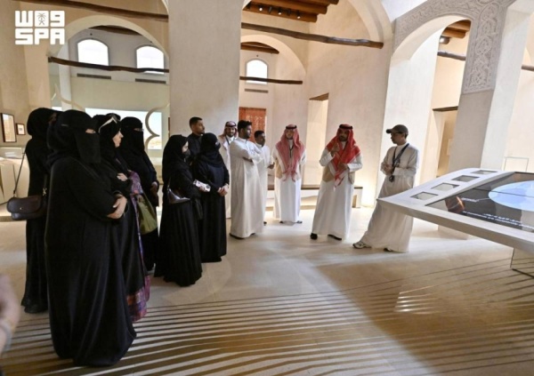 مبادرة سياحية لتعزيز التواصل بلغة الإشارة مبادرة سياحية لتعزيز التواصل بلغة الإشارة