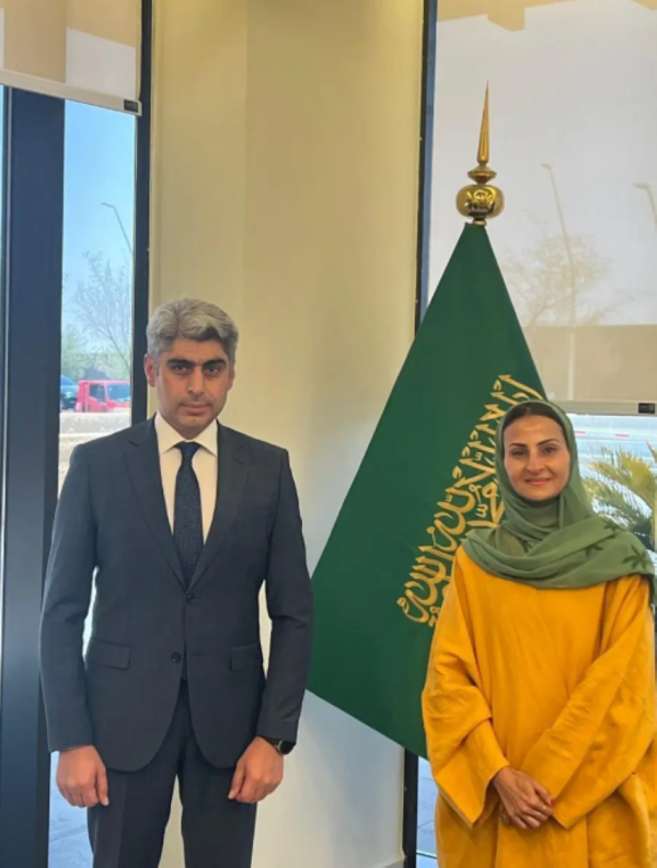 سارة بنت بندر تبحث مع مستشار سفارة أذربيجان انضمام بلاده للمجلس الدولي للتمور سارة بنت بندر تبحث مع مستشار سفارة أذربيجان انضمام بلاده للمجلس الدولي للتمور