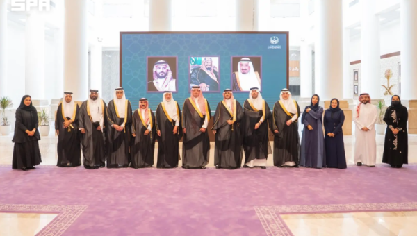 نائب أمير منطقة الباحة يطلع على جهود ومبادرات مركز الغطاء النباتي ومكافحة التصحر نائب أمير منطقة الباحة يطلع على جهود ومبادرات مركز الغطاء النباتي ومكافحة التصحر