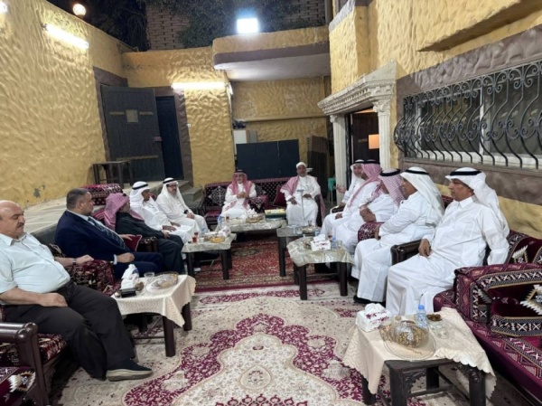 مواويل فنية لعبدالله حجازي في لقاء ثقافي نخبوي بالطائف مواويل فنية لعبدالله حجازي في لقاء ثقافي نخبوي بالطائف