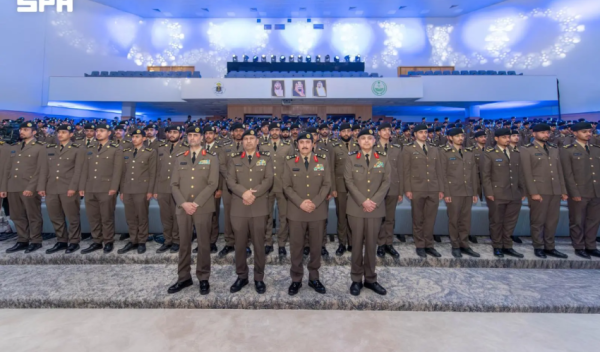 مدير الأمن العام يشهد حفل تخريج الدورة التأهيلية لأعمال قطاع الأمن العام للضباط الخريجين مدير الأمن العام يشهد حفل تخريج الدورة التأهيلية لأعمال قطاع الأمن العام للضباط الخريجين