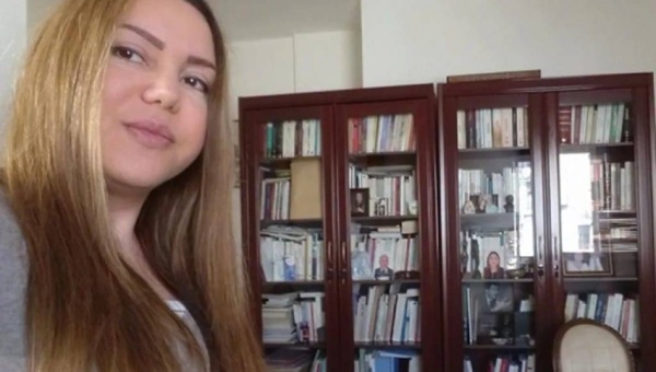 الأضواء تجمع الفن اللبناني والكولومبي من شعر هالة الأضواء تجمع الفن اللبناني والكولومبي من شعر هالة