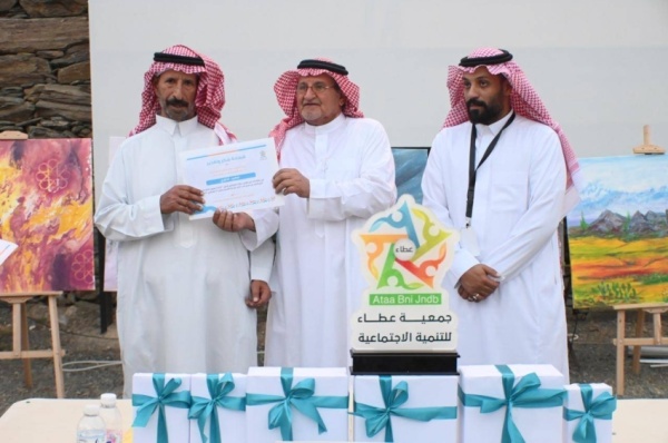 ملتقى عطاء التشكيلي الأول يجس ر المسافة بين الفنانين والجمهور