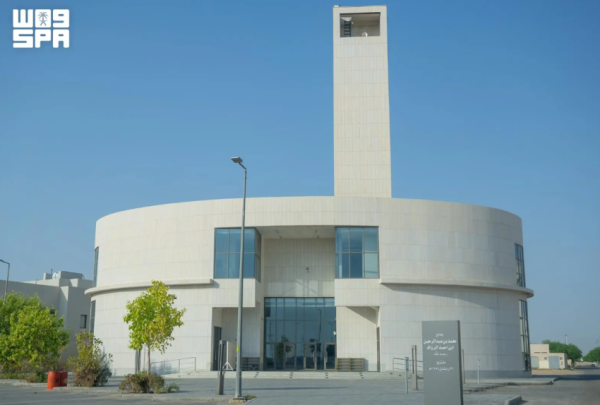 واجهات الزجاج في عمارة المساجد الحديثة جمال يعزز جودة الحياة ويحافظ على روحانية المكان