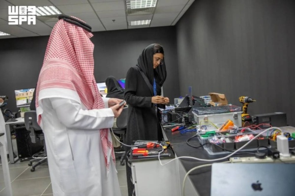 طلاب الجامعات يختتمون تدريبهم على التقنيات العميقة في مختبرات كاكست طلاب الجامعات يختتمون تدريبهم على التقنيات العميقة في مختبرات كاكست