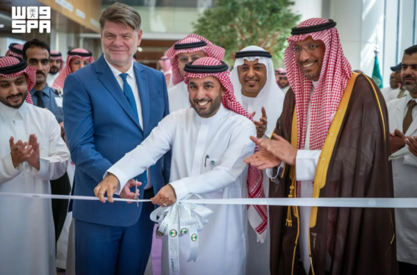 الفياض يفتتح مستشفى المعذر التابع لمستشفى الملك فيصل التخصصي ومركز الأبحاث