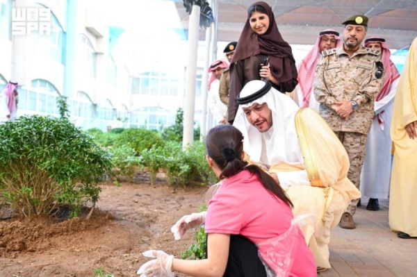 نائب أمير المدينة يزورمركز فيصل بن سلمان للتوحد