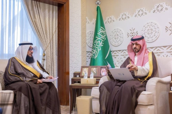 نائب أمير المنطقة الشرقية يستقبل الرئيس التنفيذي لجمعية البر بالمنطقة