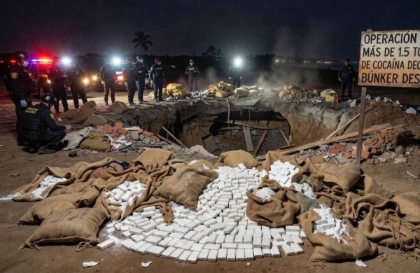 الشرطة في الإكوادور تضبط أكثر من 1 5 طن من الكوكايين باستخدام المتفجرات الشرطة في الإكوادور تضبط أكثر من 1 5 طن من الكوكايين باستخدام المتفجرات