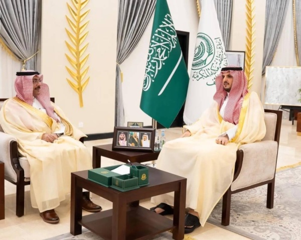 الأمير فواز بن سلطان يط لع على سير المشروعات والأعمال البلدية بالطائف