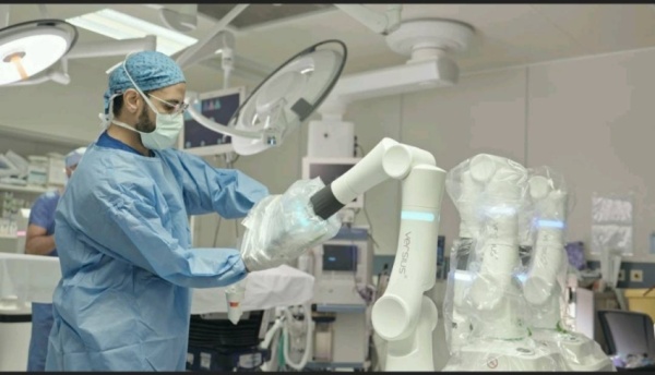 تجمع الأحساء الصحي 100 حالة جراحية باستخدام الروبوت
