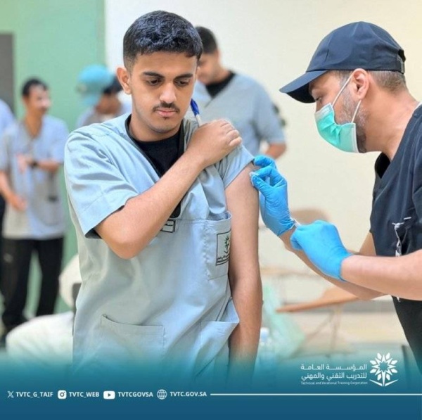 الكلية التقنية بالطائف تنفذ حملة التطعيم ضد الانفلونزا الموسمية الكلية التقنية بالطائف تنفذ حملة التطعيم ضد الانفلونزا الموسمية