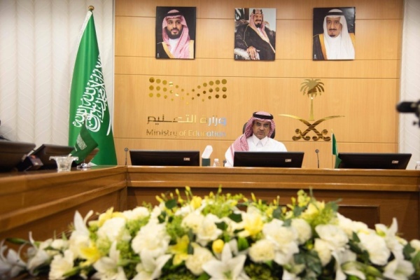 مدير تعليم الطائف يزور عددا من المدارس افتراضيا و يشهد درسا تطبيقيا عن بعد
