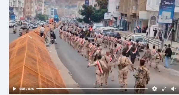 استعراض عسكري للإصلاح قبل يوم على تظاهرة المؤتمر توتر في تعز ينذر بمعركة استعراض عسكري للإصلاح قبل يوم على تظاهرة المؤتمر توتر في تعز ينذر بمعركة
