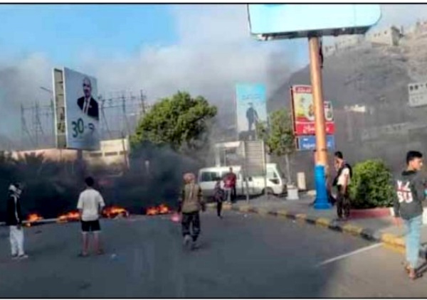 قوات سوداء بلا هوية وسجون تنفجر وعدن تغرق في فوضى أمنية واقتصادية تحت أنظار سلطة المرتزقة قوات سوداء بلا هوية وسجون تنفجر وعدن تغرق في فوضى أمنية واقتصادية تحت أنظار سلطة المرتزقة