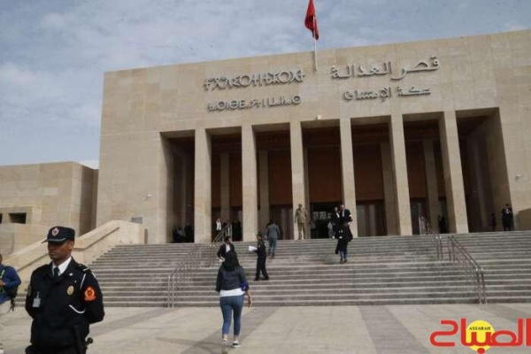 حبس شاب اتهم كولونيل بالسرقة حبس شاب اتهم كولونيل بالسرقة