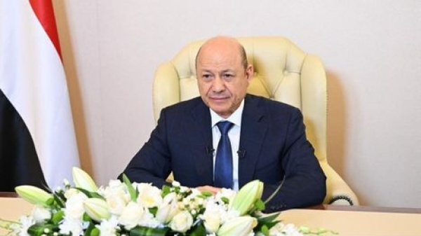 العليمي يتهم الحوثيين بخدمة إيران ويتعهد بحماية الملاحة لا خيار سوى إنهاء الانقلاب العليمي يتهم الحوثيين بخدمة إيران ويتعهد بحماية الملاحة لا خيار سوى إنهاء الانقلاب