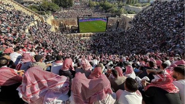 وفاة وإصابات بتدافع في المدرج الروماني خلال مباراة الأردن والجزائر وفاة وإصابات بتدافع في المدرج الروماني خلال مباراة الأردن والجزائر