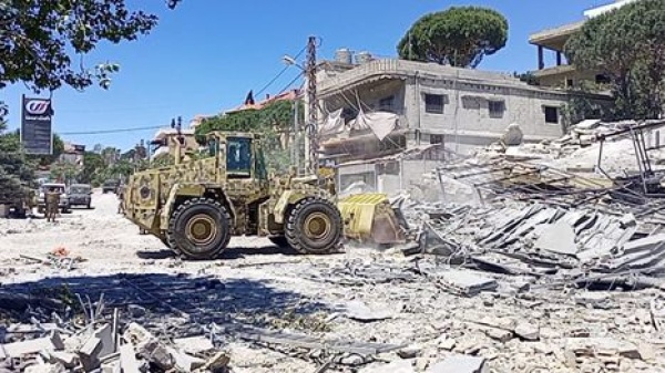 الجيش اللبناني يدخل بلدة دبين برفقة اليونيفيل عقب انسحاب الاحتلال منها