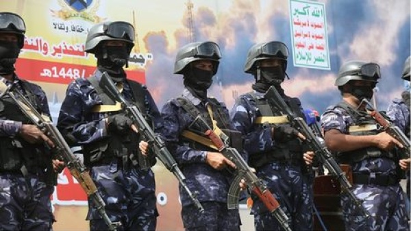 رويترز إيران أرسلت قيادات من الحرس الثوري وعتاد صواريخ للحوثيين في اليمن