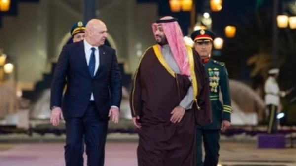 ابن سلمان يدعو عون إلى زيارة الرياض ويدعم خياراته لسيادة لبنان ابن سلمان يدعو عون إلى زيارة الرياض ويدعم خياراته لسيادة لبنان