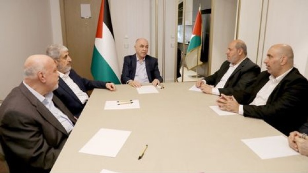 مشعل يهنئ الحي ة بالفوز برئاسة حماس ملتزمون بالعمل معه مشعل يهنئ الحي ة بالفوز برئاسة حماس ملتزمون بالعمل معه