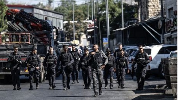 قوات الاحتلال تقتحم بلدة بدو شمال غرب القدس وتحاصر مسجدا قوات الاحتلال تقتحم بلدة بدو شمال غرب القدس وتحاصر مسجدا