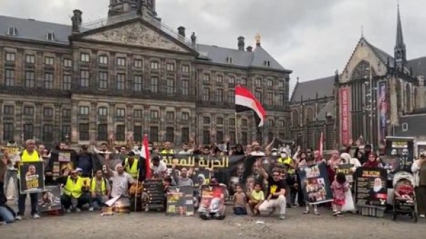 مصريون في هولندا يحيون ذكرى رابعة بمظاهرات في لاهاي وأمستردام شاهد