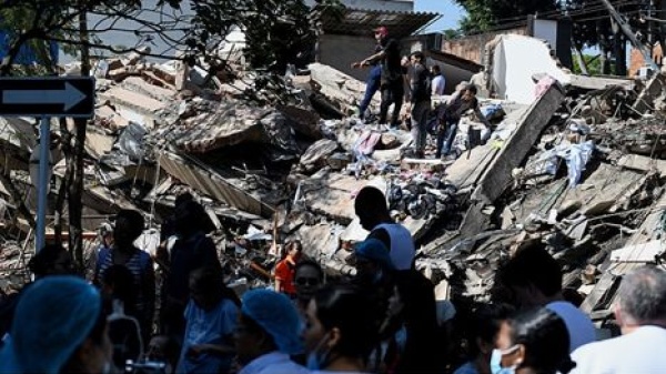 زلزال بقو ة 7 4 يضرب كولومبيا قتلى وانهيار مبان