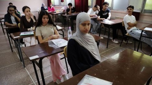 معركة اللغات تشتعل في الجزائر الإسلاميون للإنجليزية والعلمانيون للفرنسية معركة اللغات تشتعل في الجزائر الإسلاميون للإنجليزية والعلمانيون للفرنسية