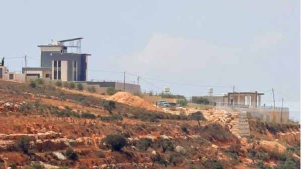 استمرار حصار فلسطينيين في قصرة لليوم 12 بحماية جيش الاحتلال
