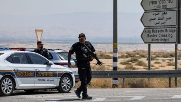 الاحتلال يمنع وفدا برلمانيا أوروبيا من دخول الضفة احتجزه لساعات الاحتلال يمنع وفدا برلمانيا أوروبيا من دخول الضفة احتجزه لساعات