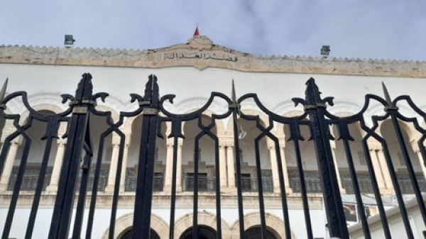 محكمة تونسية تقضي بسجن نائب رئيس حركة النهضة 9 أعوام و25 عاما لقيادات غيابيا محكمة تونسية تقضي بسجن نائب رئيس حركة النهضة 9 أعوام و25 عاما لقيادات غيابيا