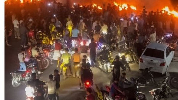 احتجاجات واسعة في معرة النعمان بسوريا احتجاجا على ارتفاع المحروقات شاهد احتجاجات واسعة في معرة النعمان بسوريا احتجاجا على ارتفاع المحروقات شاهد