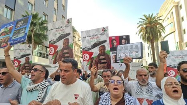 مسيرة احتجاجية بتونس لإطلاق سراح نشطاء أسطول الصمود تجريم التضامن خيانة عظمى