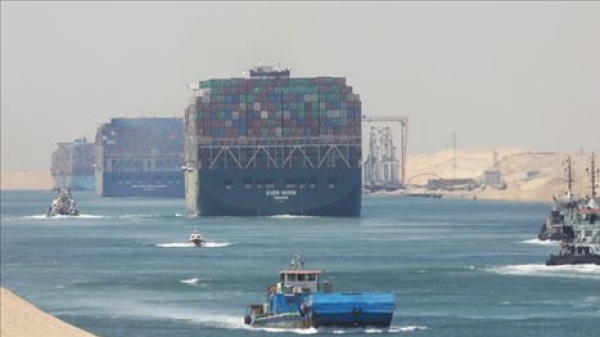 أول تعليق مصري على مقترح بيع قناة السويس لسداد الديون