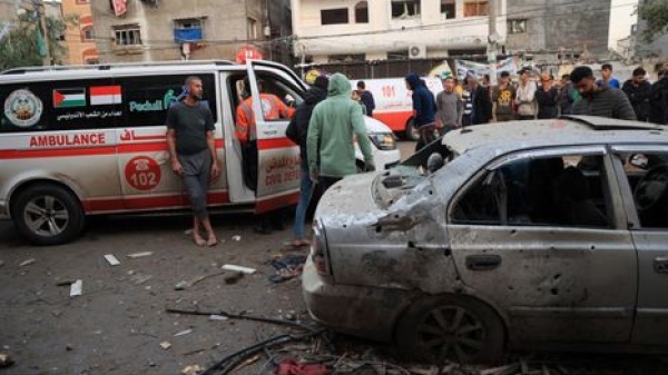 جرحى جراء قصف إسرائيلي استهدف ساحة مدرسة بمخيم الشاطئ غرب غزة جرحى جراء قصف إسرائيلي استهدف ساحة مدرسة بمخيم الشاطئ غرب غزة