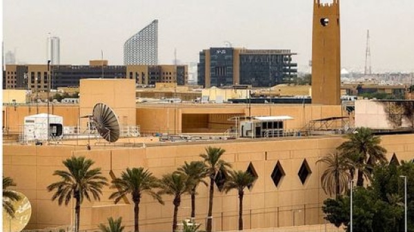السفارات الأمريكية تصدر أمرا بمغادرة موظفيها غير الأساسيين من عدة دول عربية