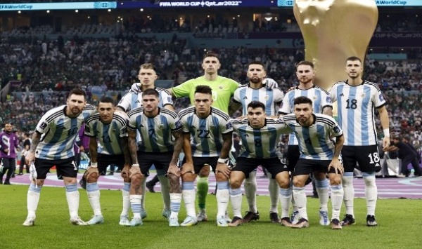 الأرجنتين تتدرب في صالة مغطاة استعدادا لمواجهة مصر في مونديال 2026 الأرجنتين تتدرب في صالة مغطاة استعدادا لمواجهة مصر في مونديال 2026