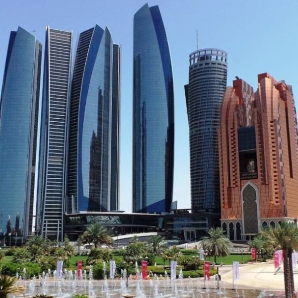 الإمارات تلغي اجازة الجمعة وتعلن عن نظام جديد للعمل الاسبوعي - برسبي نيوز