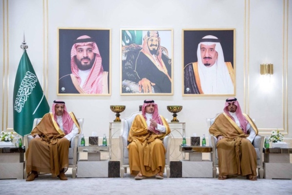 وزير الداخلية يطلع على المبادرات التنموية في الباحة