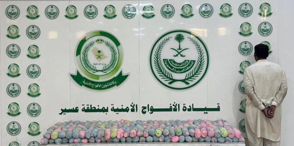 دوريات الأفواج الأمنية بمنطقة عسير تقبض على شخص لترويجه 108 كيلوجرامات من نبات القات المخدر دوريات الأفواج الأمنية بمنطقة عسير تقبض على شخص لترويجه 108 كيلوجرامات من نبات القات المخدر
