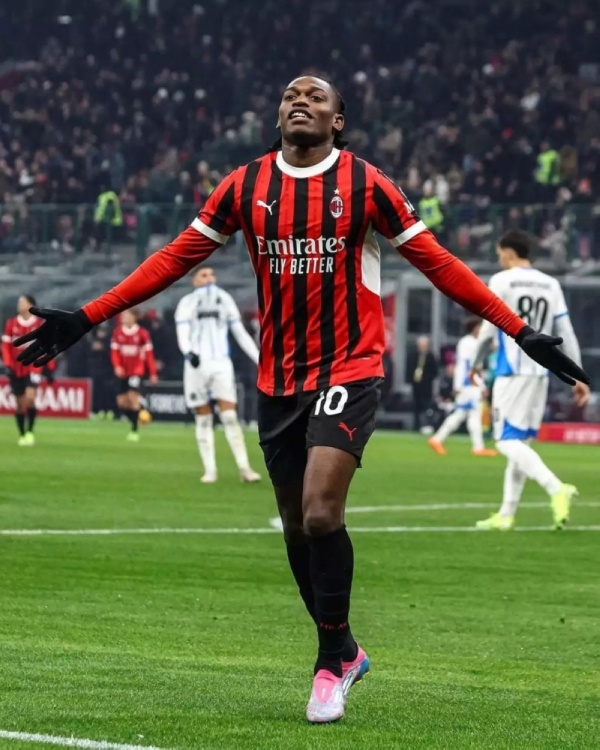 ثيو يقود مفاوضات الهلال ولياو ثيو يقود مفاوضات الهلال ولياو